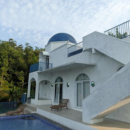 Villa Blue Door, Puncak Pondok Cipaseban Buitenkant foto