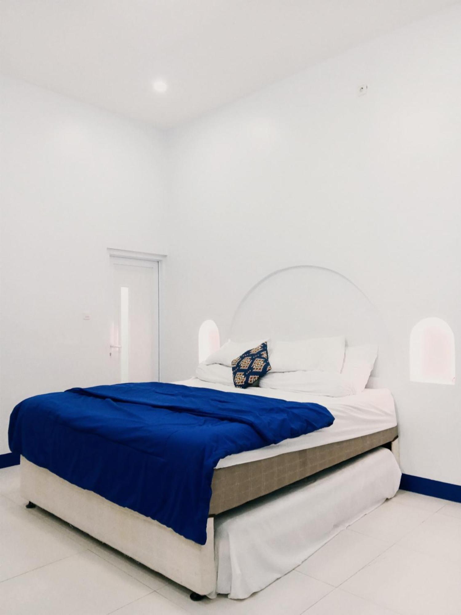 Villa Blue Door, Puncak Pondok Cipaseban Buitenkant foto