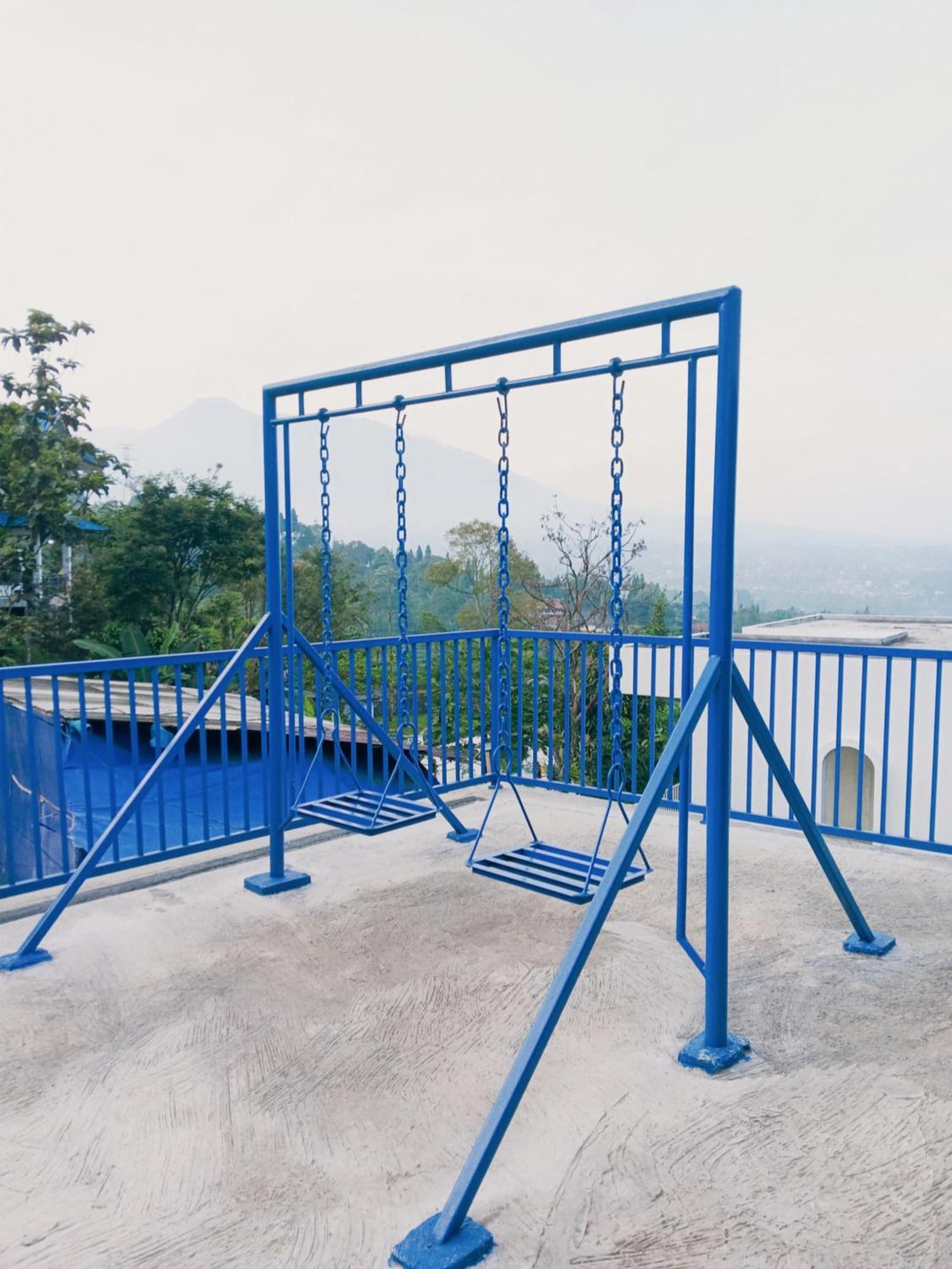 Villa Blue Door, Puncak Pondok Cipaseban Buitenkant foto