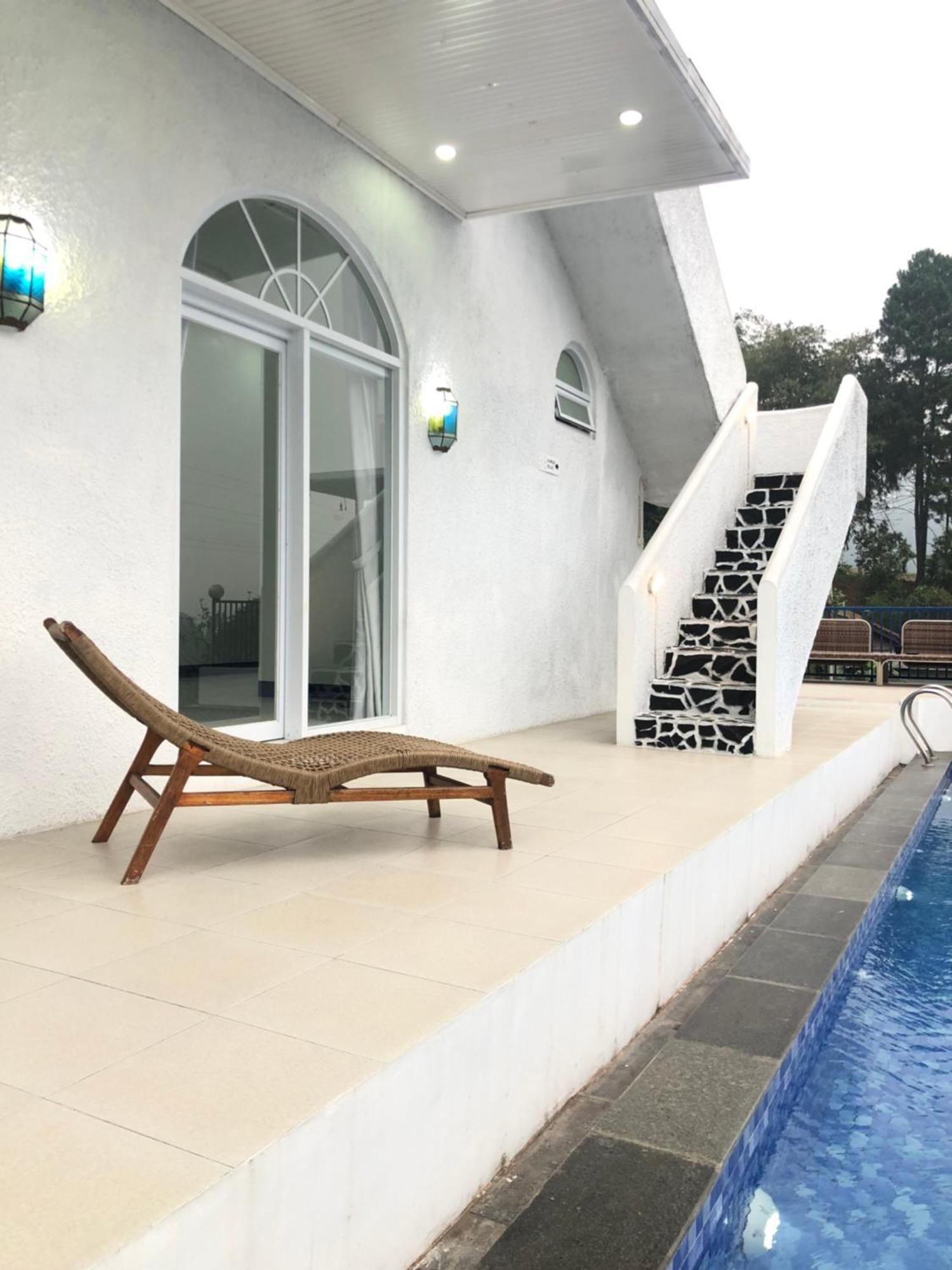 Villa Blue Door, Puncak Pondok Cipaseban Buitenkant foto