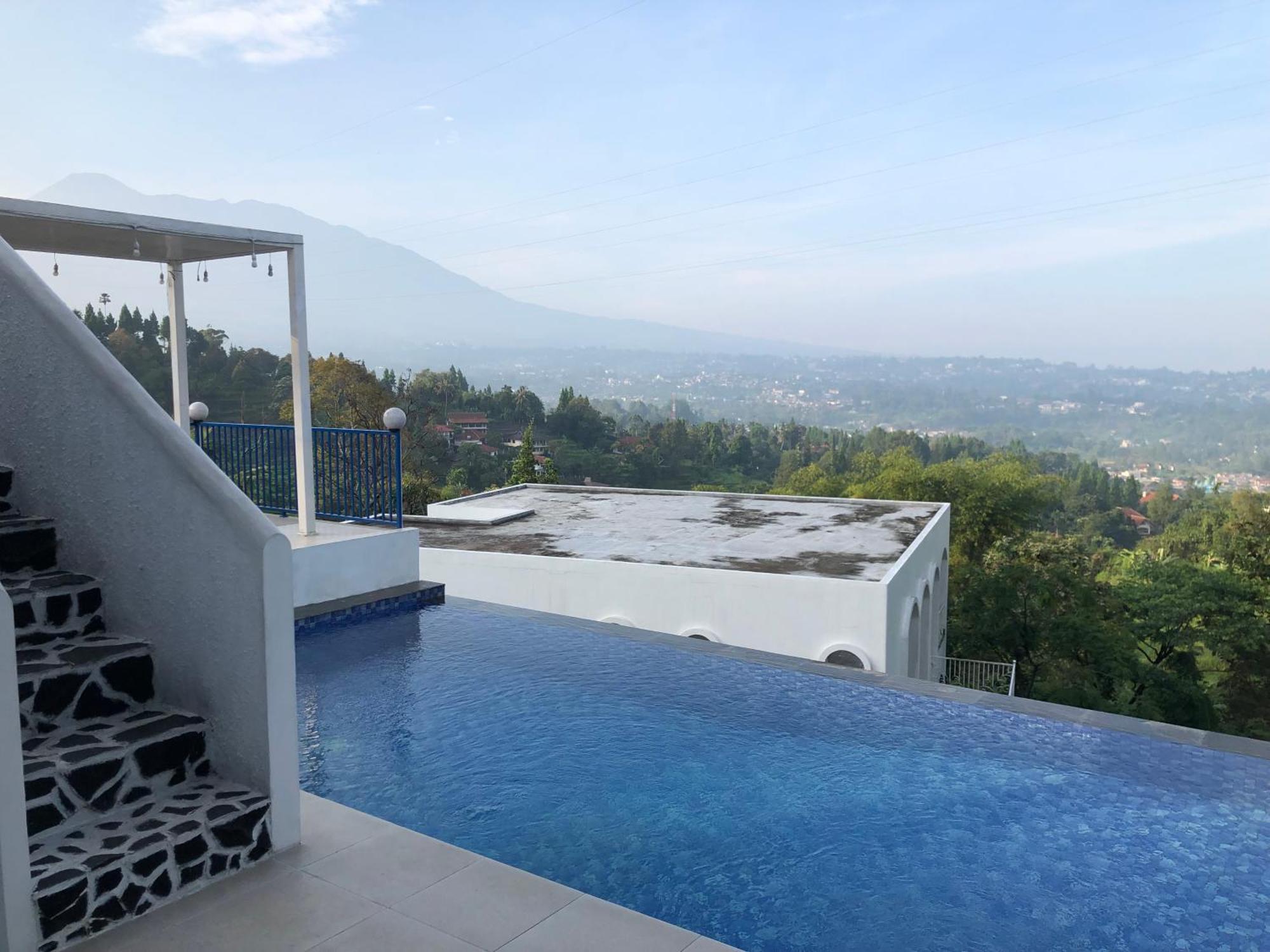 Villa Blue Door, Puncak Pondok Cipaseban Buitenkant foto